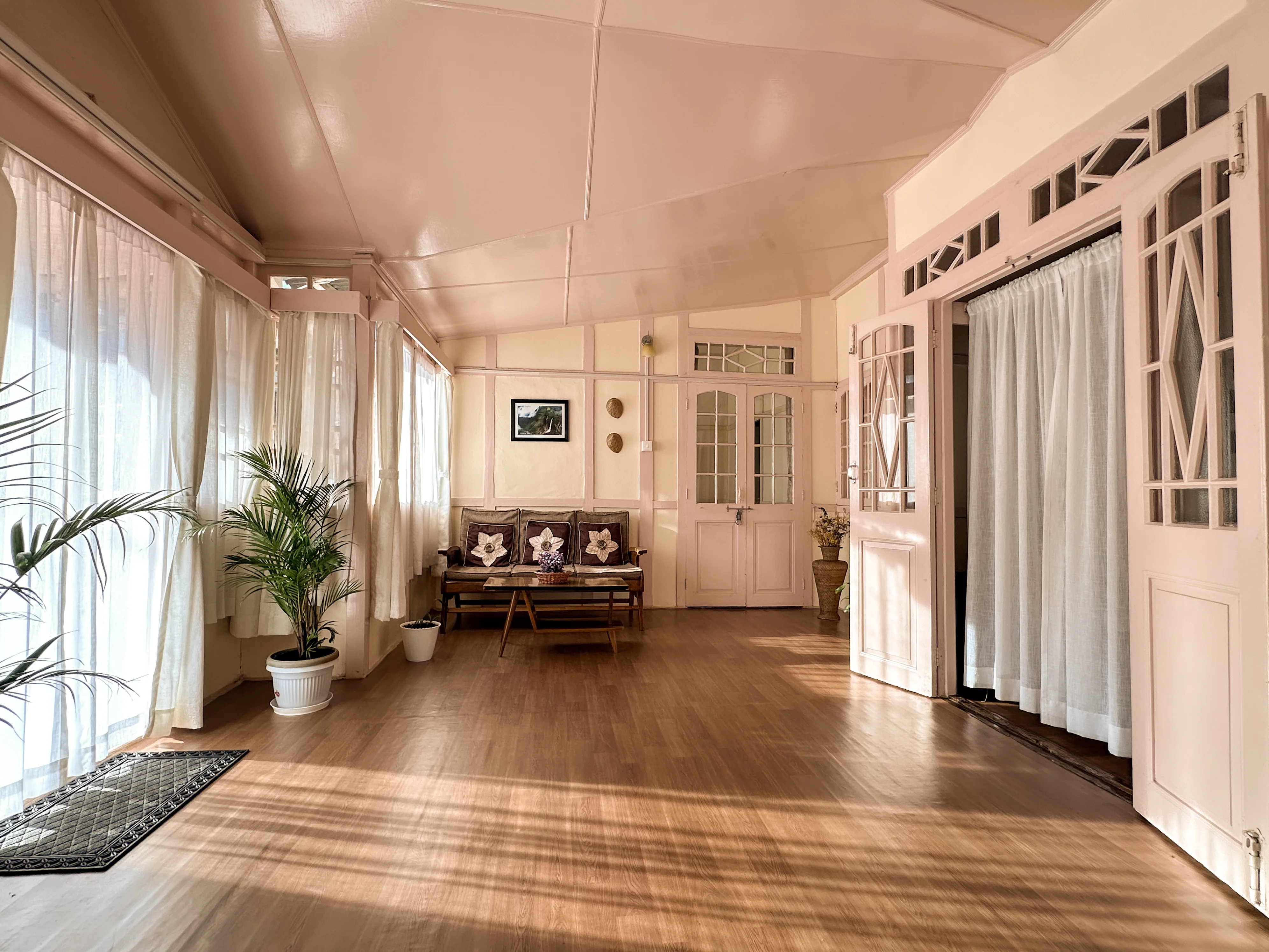 The bright shared lobby at OOtO Homestay.