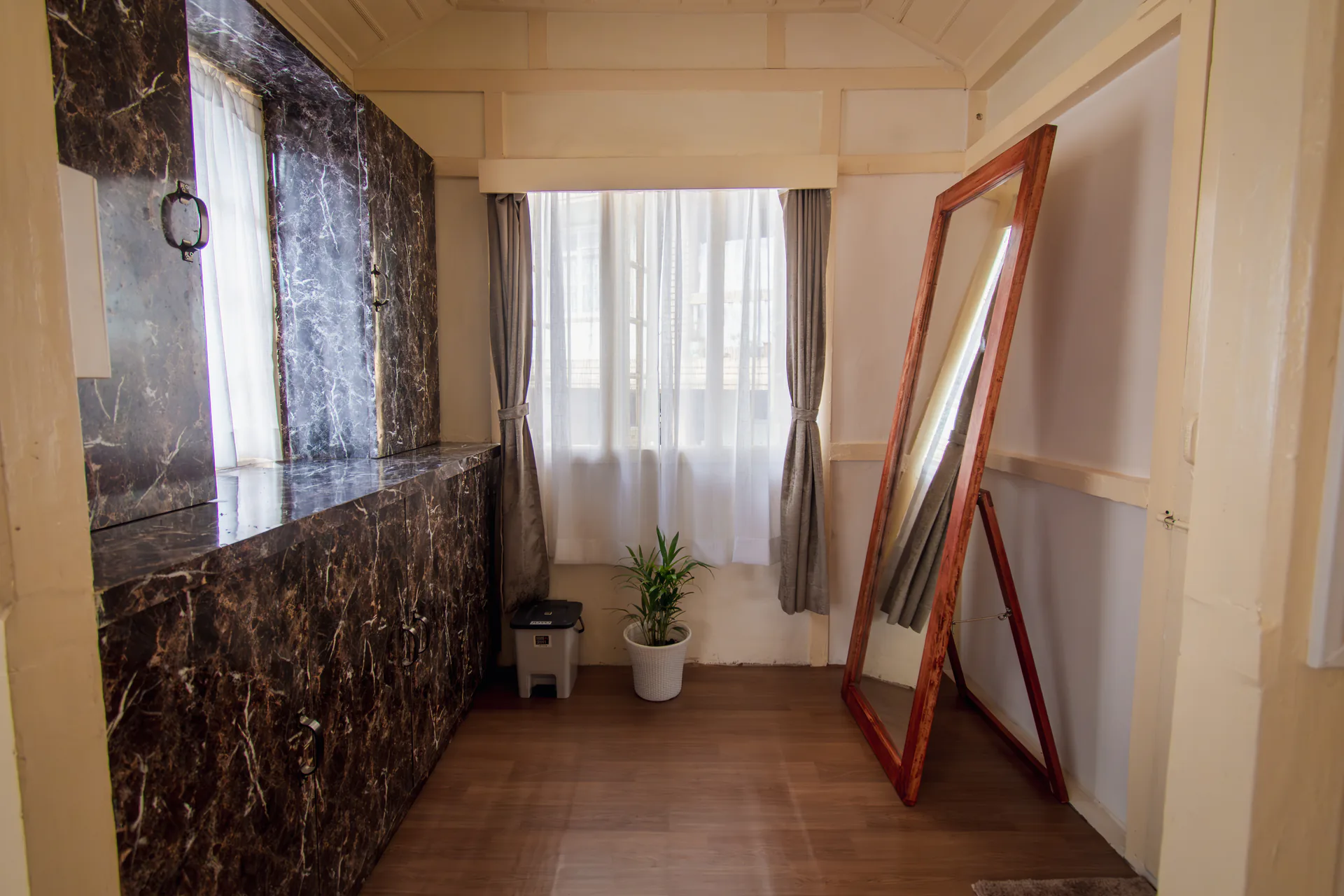 The dressing area inside Vanilla Twilight.