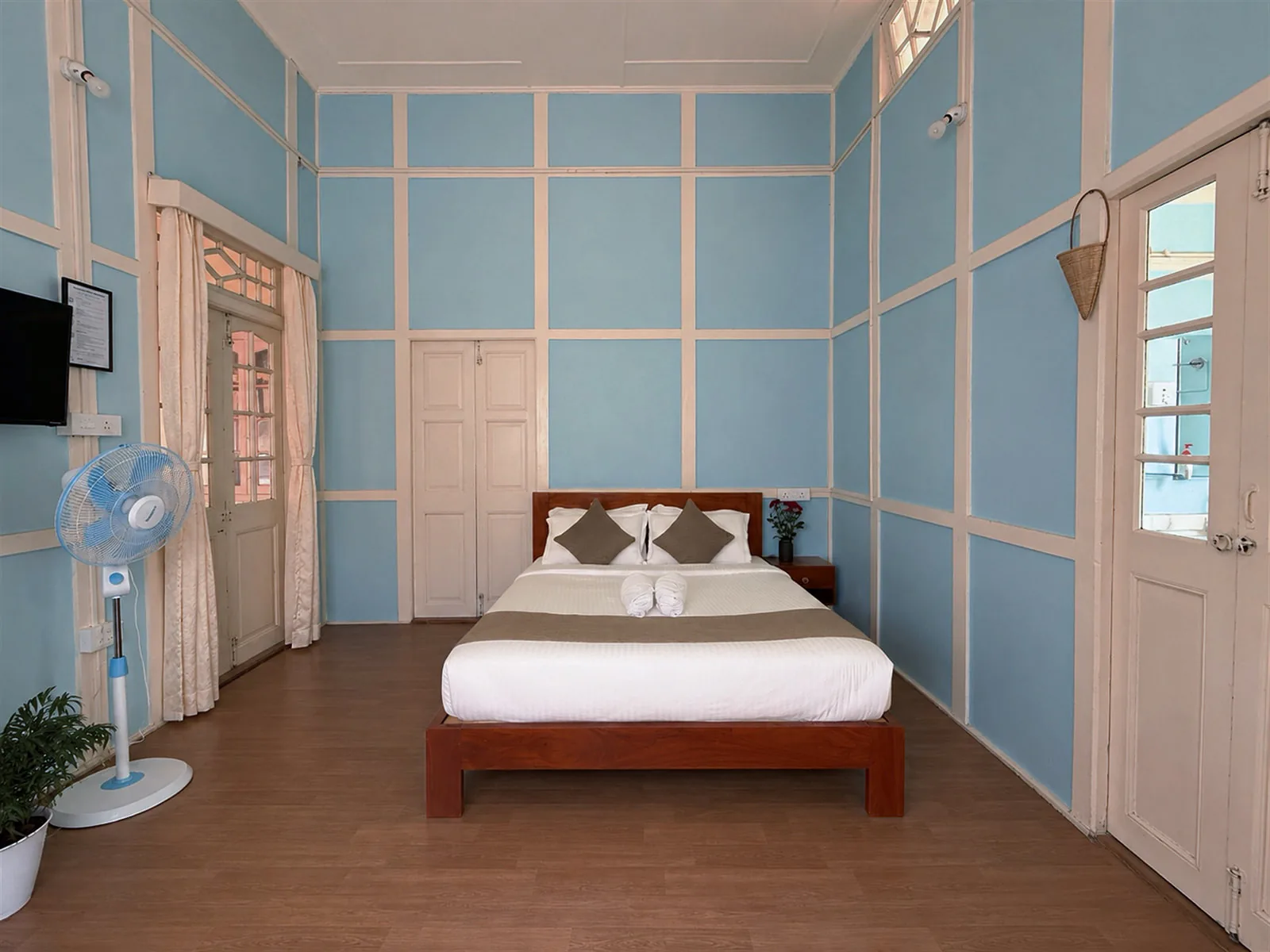 A front view of Wild Blue’s blue-panelled room.