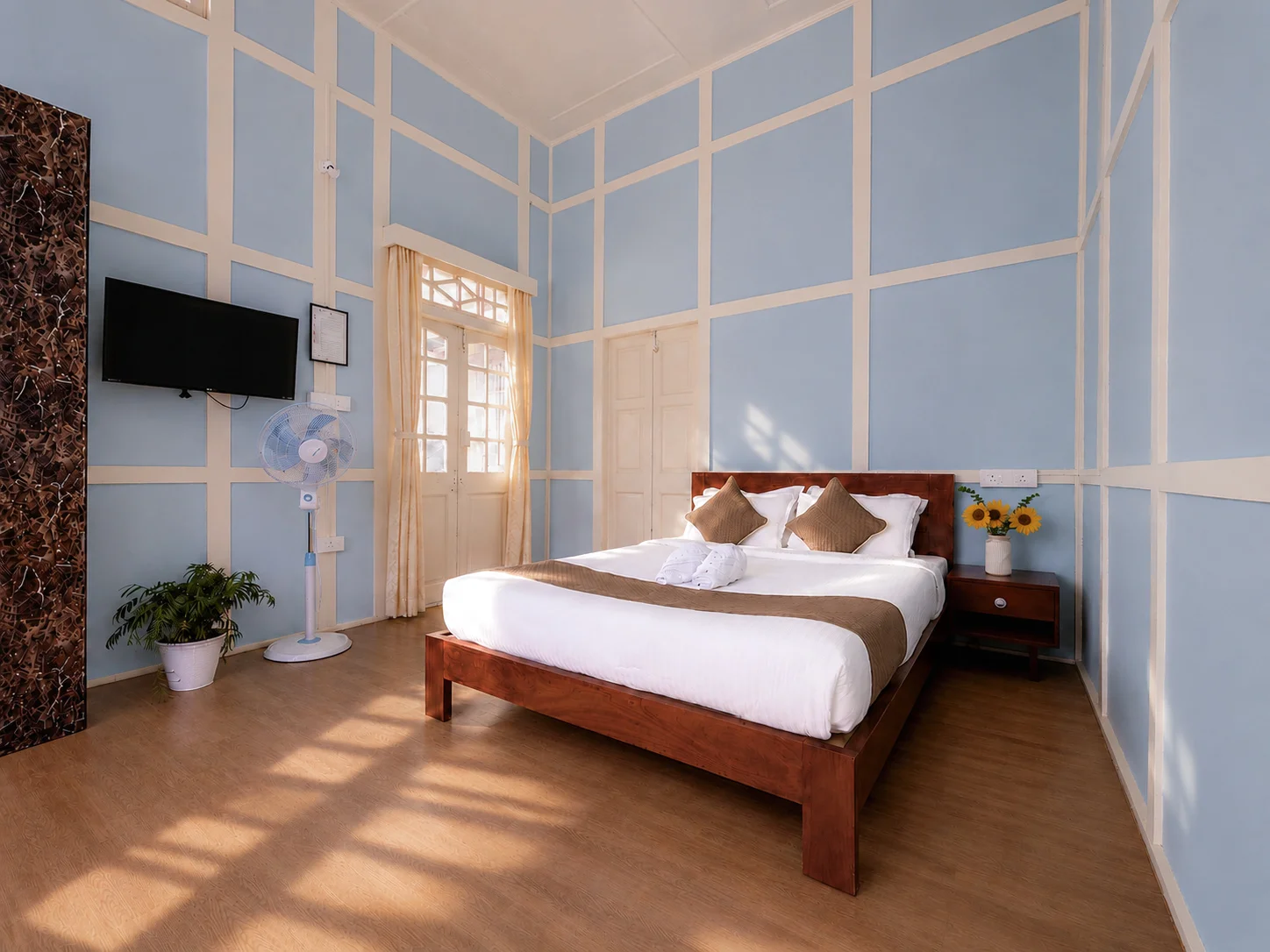 A wide view of Wild Blue’s restful room.